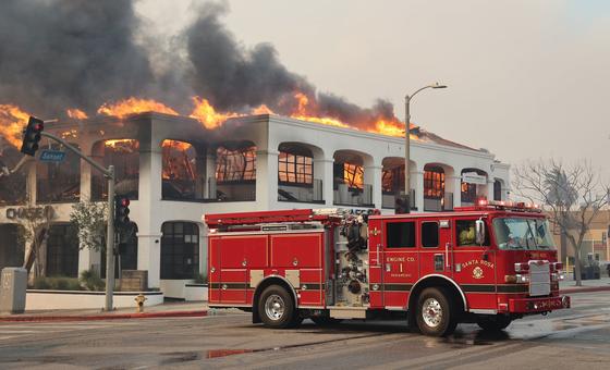 Ventos fortes e seca agravaram incêndios na Califórnia, diz OMM